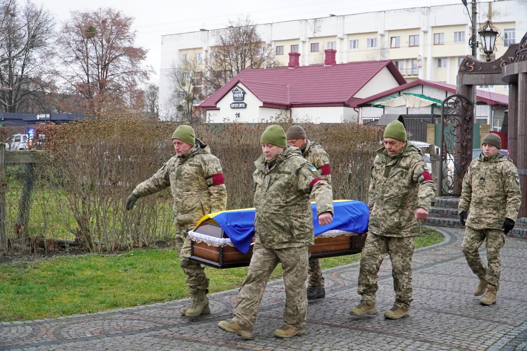 Понад рік вважався зниклим безвісти: на Волині попрощалися із захисником Романом Літвінчуком
