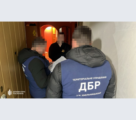 Працівник ТЦК на Рівненщині брав хабарі навіть автомобілями: у разі відмови погрожував проблемами