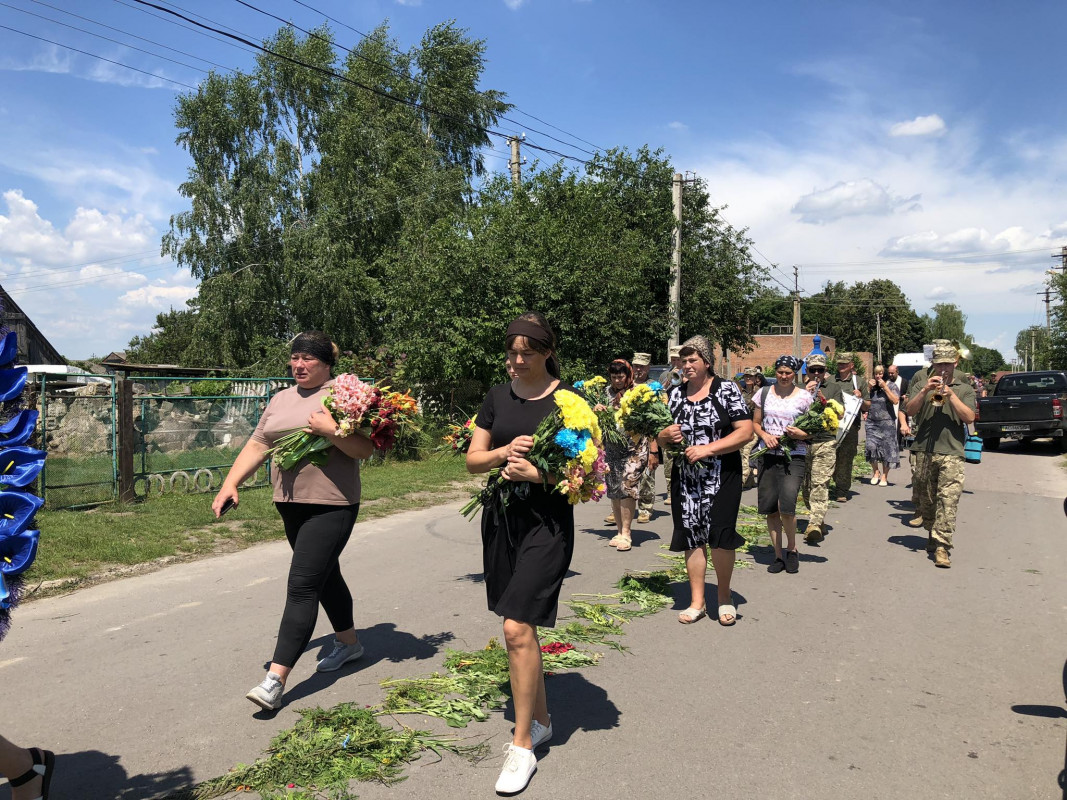 Повертався на фронт після поранень: на Волині прощались із Героєм Ігорем Тарасюком