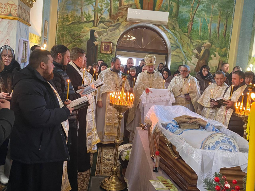 Перший український священник у місті: на Волині поховали протоієрея храму ПЦУ