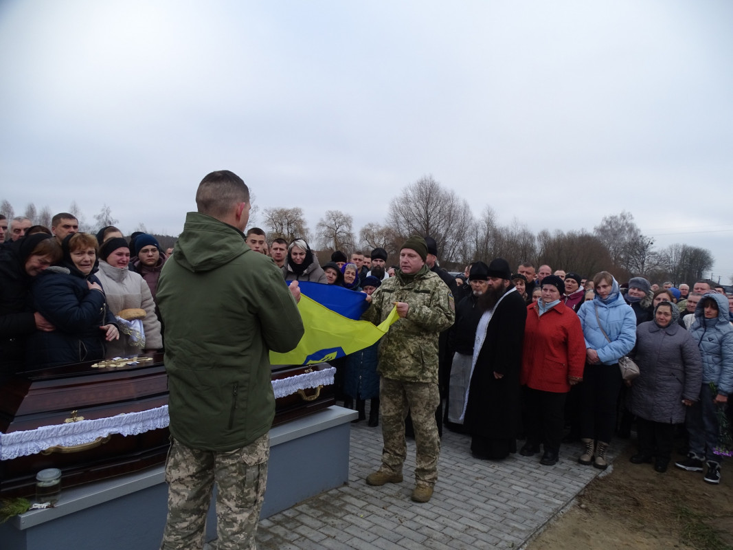 Добровольцем пішов до війська: на Волині попрощалися з Героєм Сергієм Попрійчуком