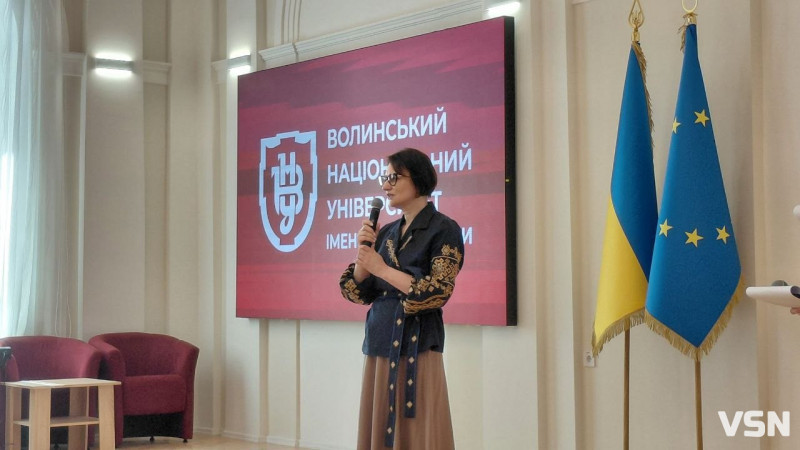 У Луцьку відбулася посвята першокурсників медфакультету: 220 студентів одягнули білі халати