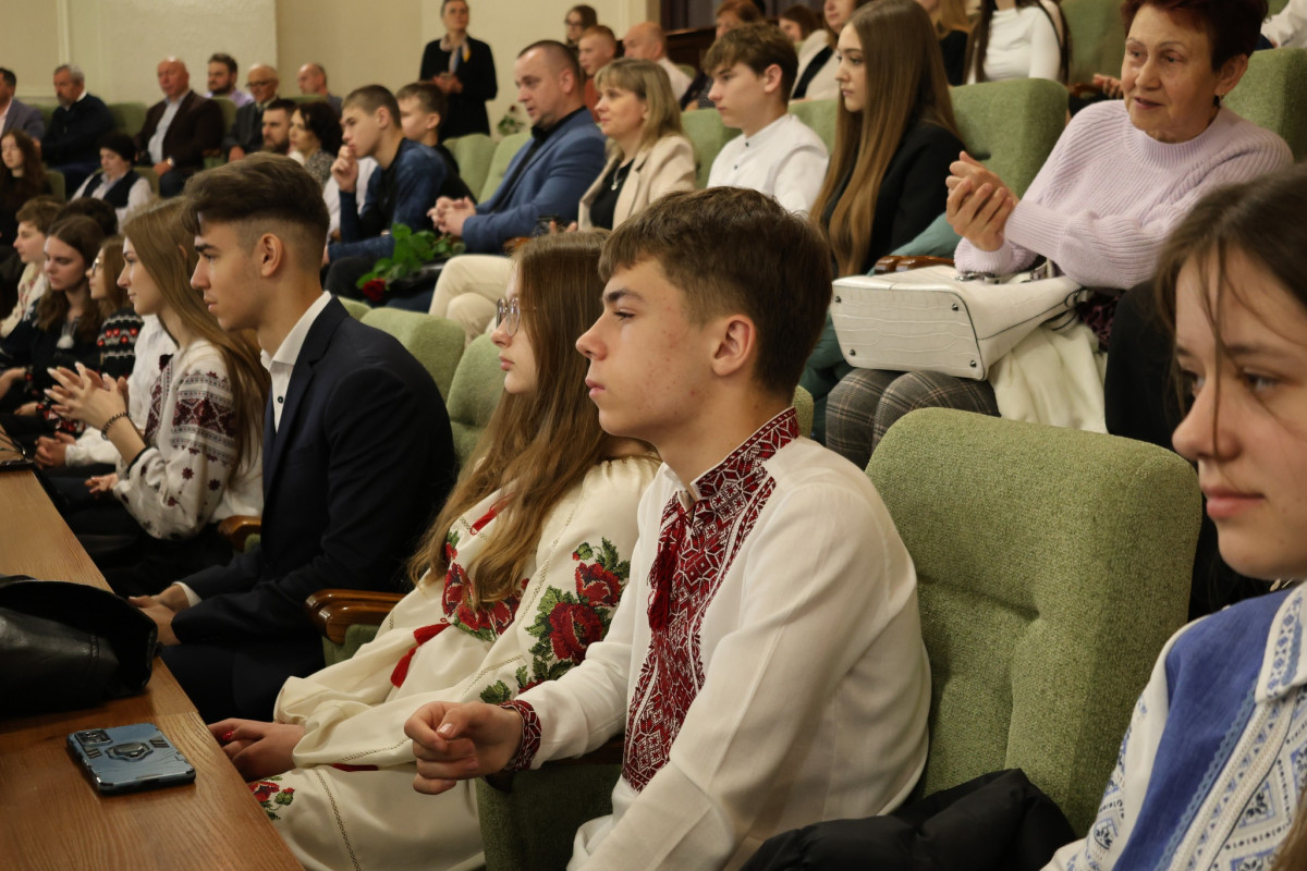 На Волині відзначили юних інтелектуалів: переможці олімпіад і конкурсів отримали нагороди
