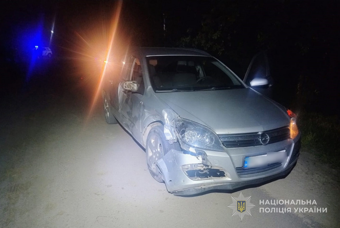 На Волині 14-річний мотоцикліст в'їхав у легковик: двоє підлітків у лікарні