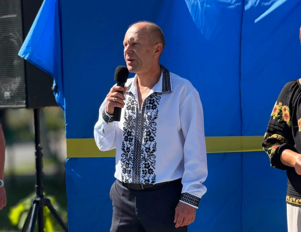 У гімназії на Волині відкрили пам’ятний знак на честь 18 загиблих випускників