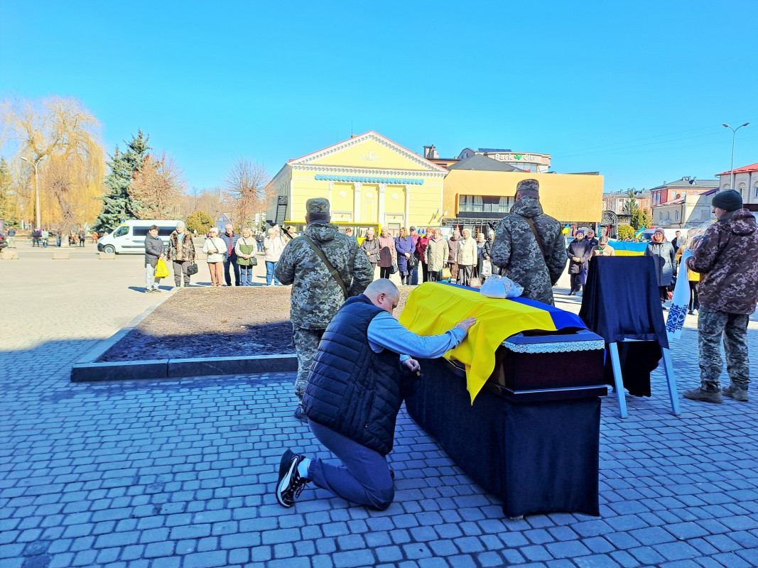 Пів року надій і сподівань: на Волині попрощалися з Героєм Анатолієм Нестеруком