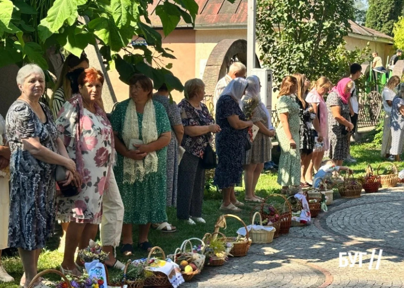 З кошиками до храму: як на Волині відзначають Яблучний Спас