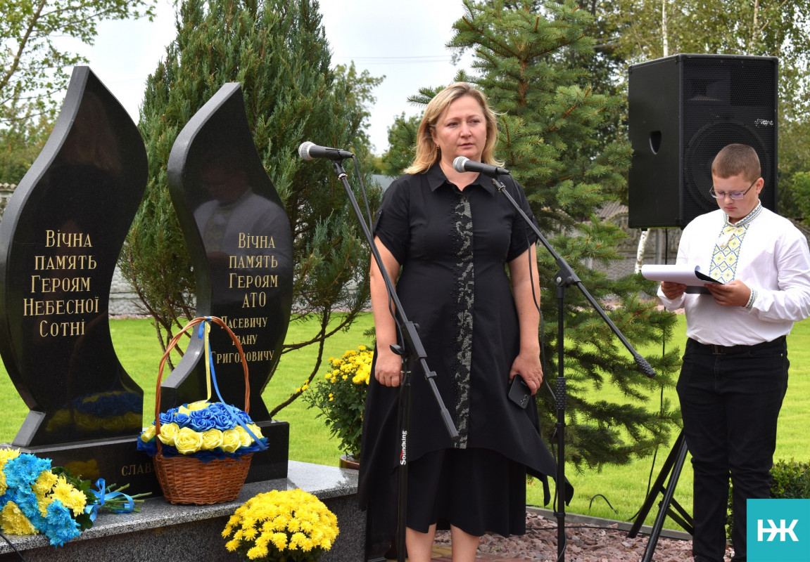 Сльози, голуби та шана загиблим захисникам: у громаді на Волині відкрили Алею пам’яті Героям