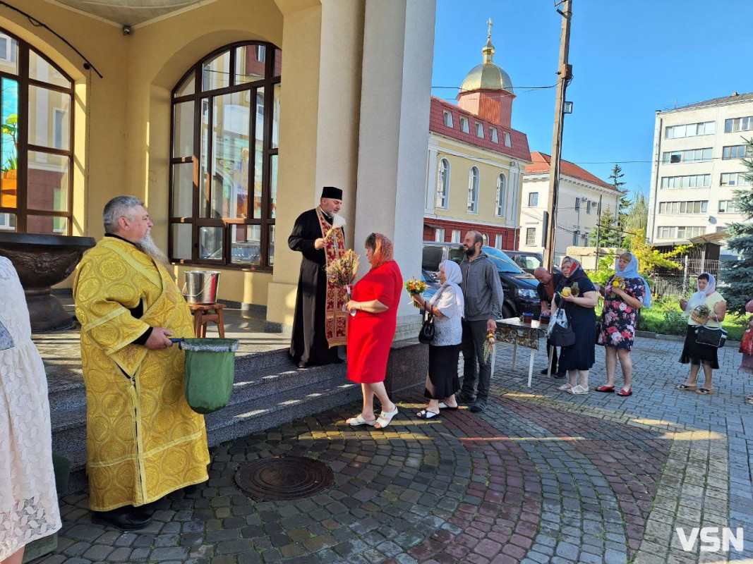 Що святять на Маковія у Луцьку. Фоторепортаж