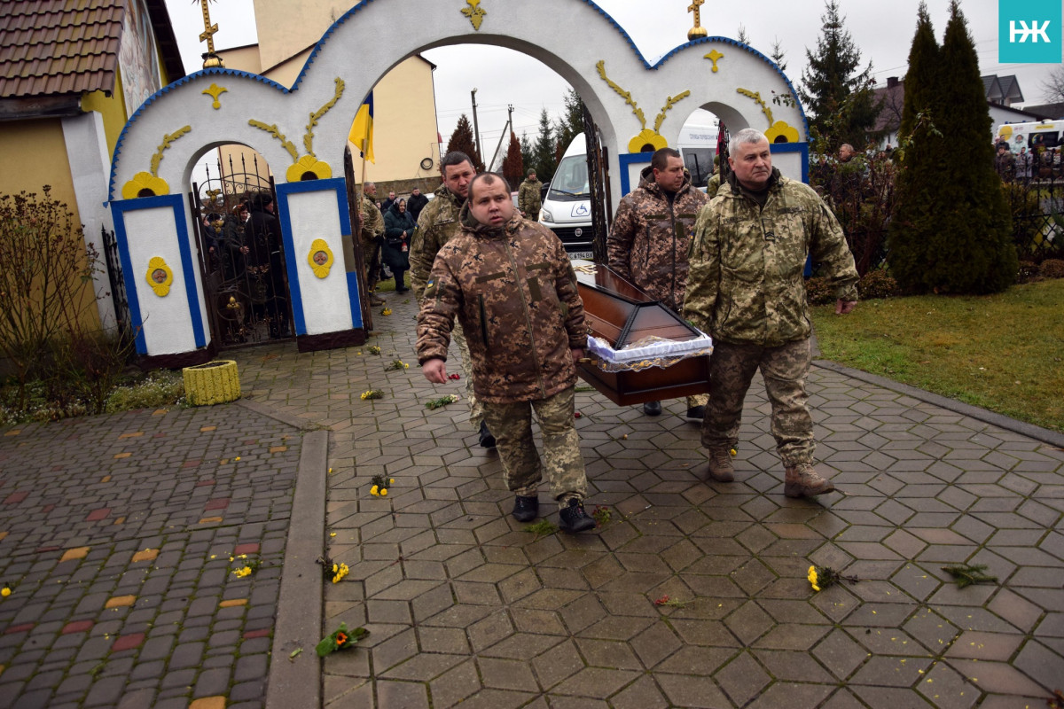 Додому через 2,5 роки після загибелі: на Волині усе село зійшлося провести зниклого раніше безвісти Героя