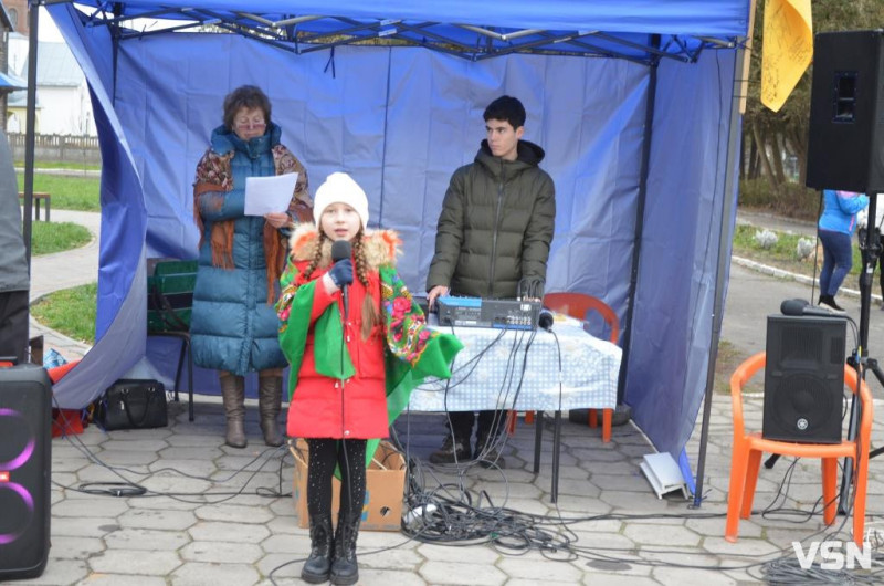 У місті на Волині на благодійному ярмарку зібрали майже 120 тисяч гривень для ЗСУ. Фоторепортаж