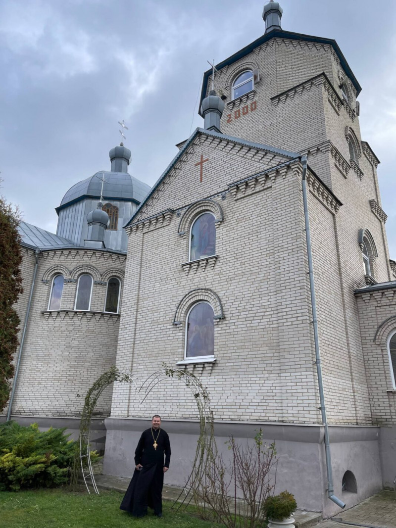 Невтомно дбає про храм уже 22 роки: історія священника з Луцького району