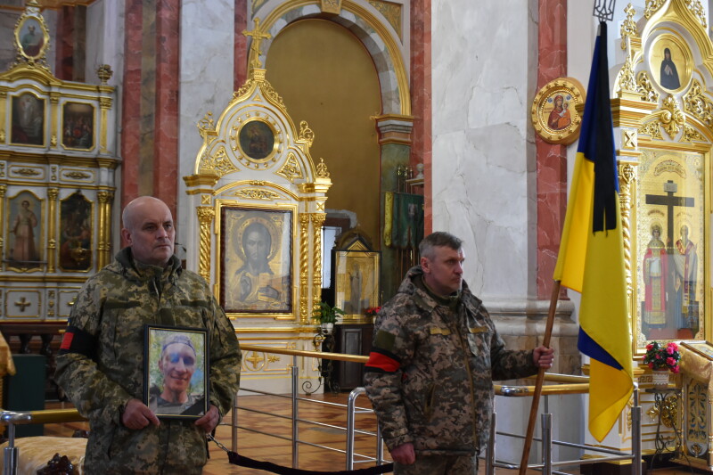 Загинув у Курській області: у Луцьку попрощалися із захисником України Дмитром Бондаренком