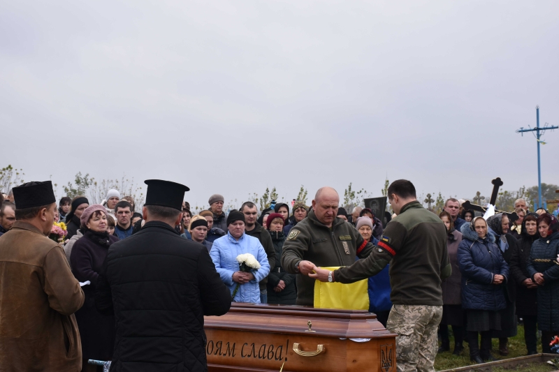 Понад пів року вважався безвісти зниклим: на Волині попрощалися із Героєм Богданом Мережею