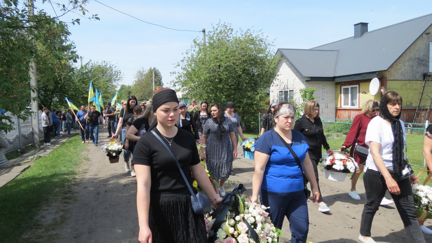 «Справжній солдат»: на Волині в останню земну дорогу провели Героя Геннадія Гогулю