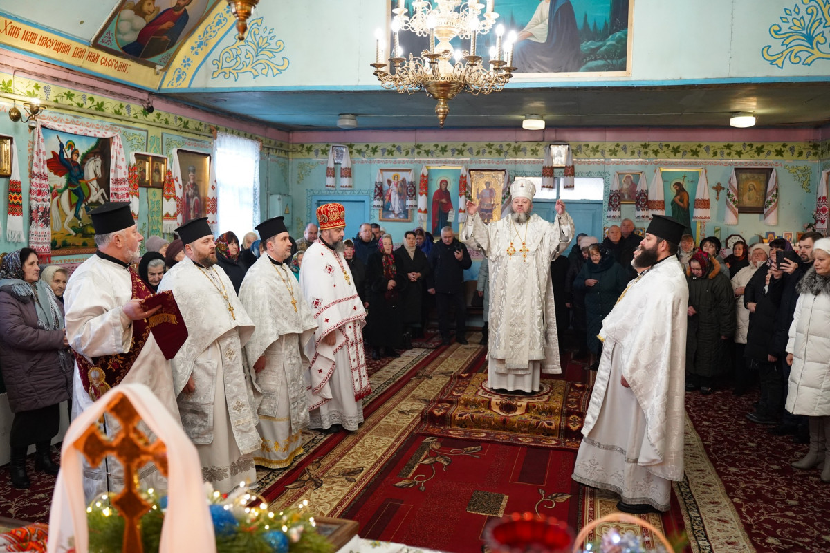 Владика Михаїл очолив празник Михайлівської парафії у Луцьку і нагородив духовенство та парафіян