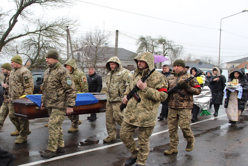 Вісім місяців родина плекала надію: на Волині попрощались з Героєм Сергієм Кв'ятковським