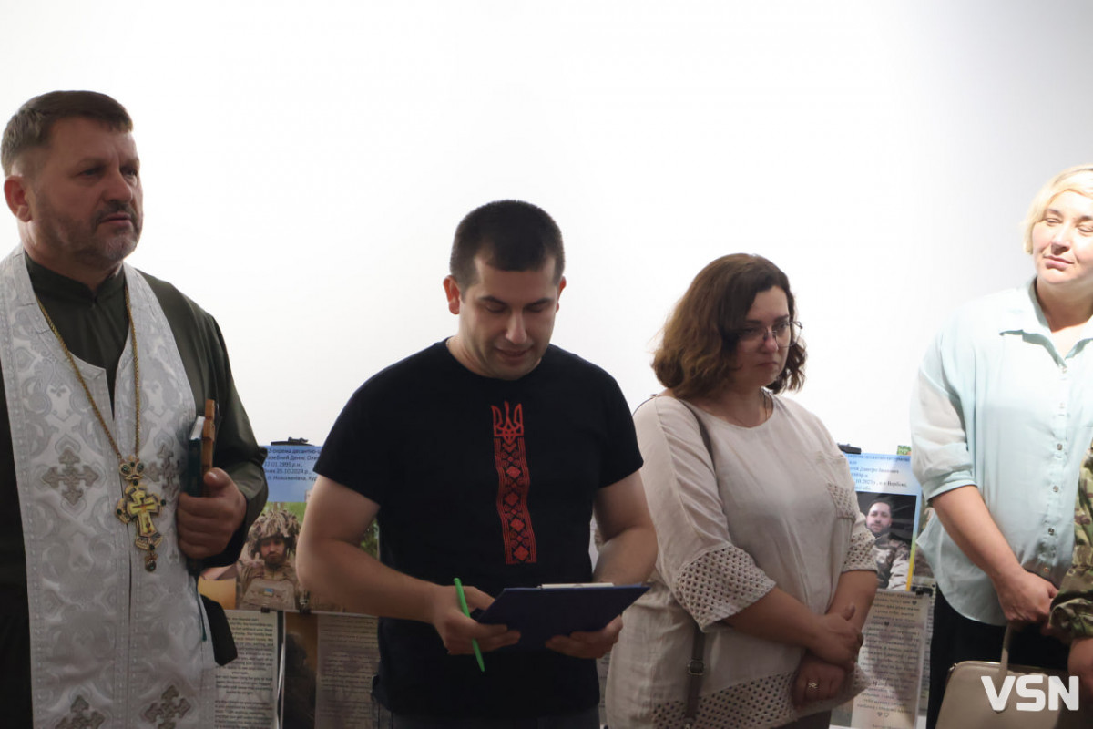«Ненароджені для війни»: у Луцьку відкрили фотовиставку про полеглих, полонених і зниклих безвісти бійців 82-ї бригади
