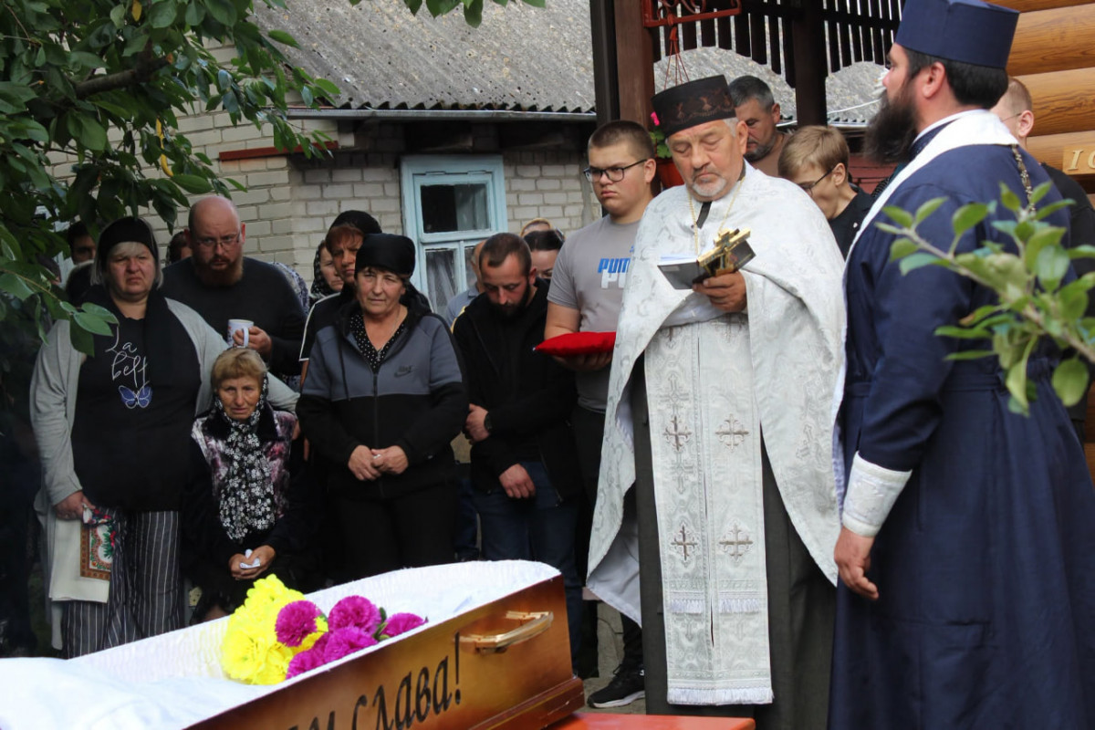 Незламний артилерист, нагороджений «Золотим хрестом»: на Волині попрощалися з Героєм Олегом Орлюком