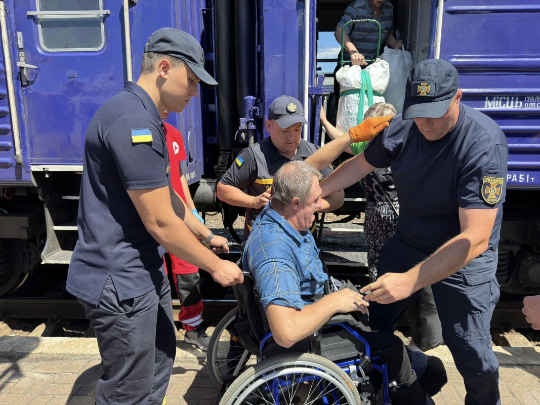 Волиняни зустріли черговий евакуаційний потяг з Донеччини