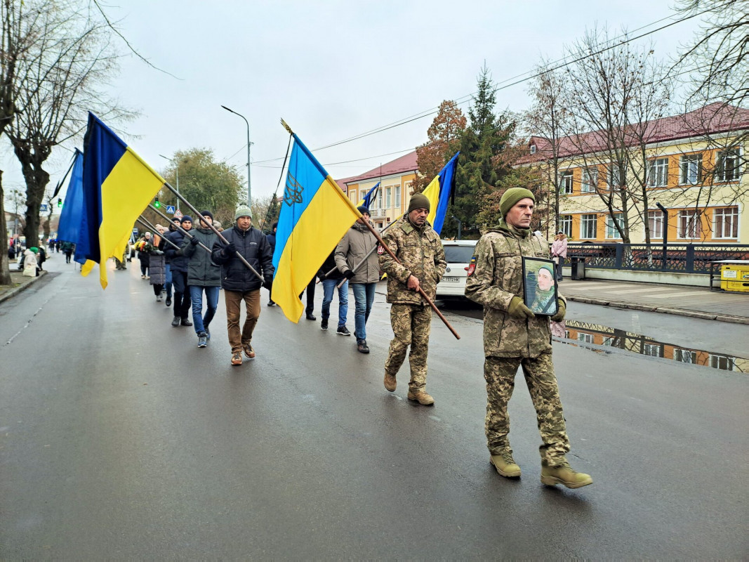 Неповних два місяці тому тільки одягнув військову форму: на Волині попрощались з Героєм Ростиславом Кривчуком