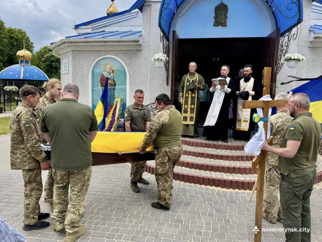 У громаді на Волині провели в останню дорогу Героя Сергія Запорожця