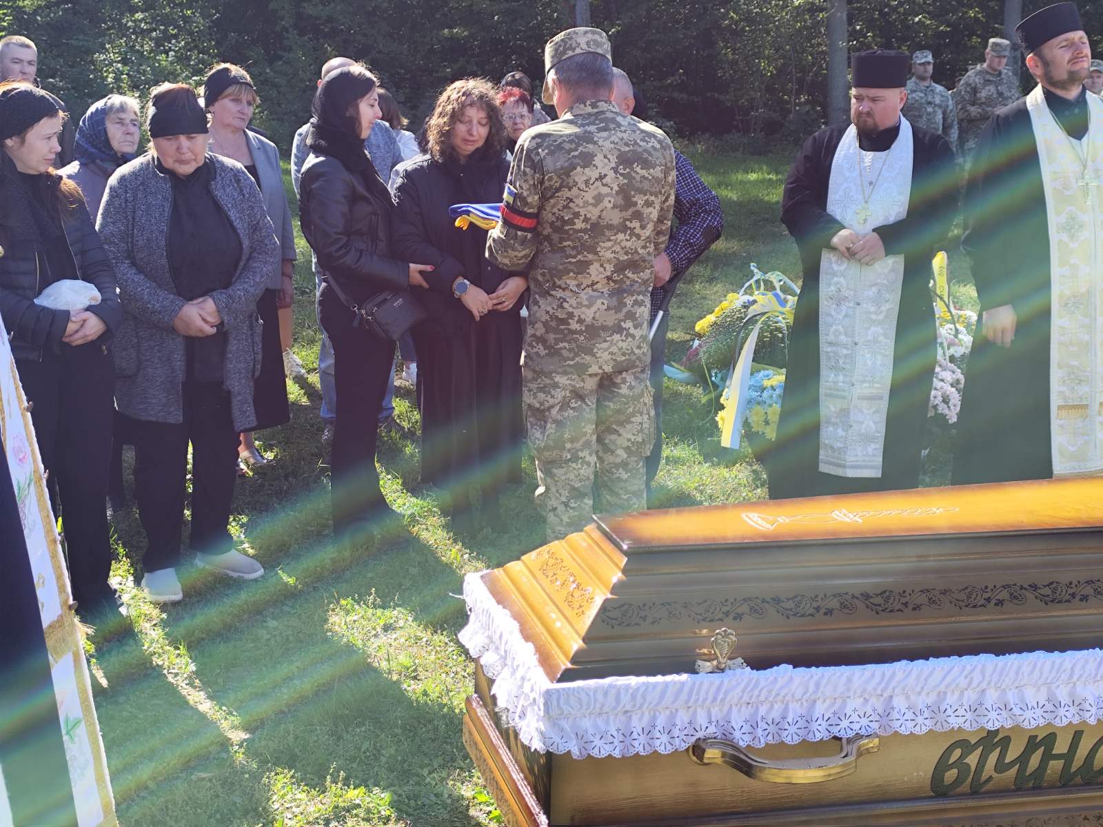 Без батька залишилися двоє синочків-школяриків: на Волині попрощались з Героєм Ігорем Богомазюком