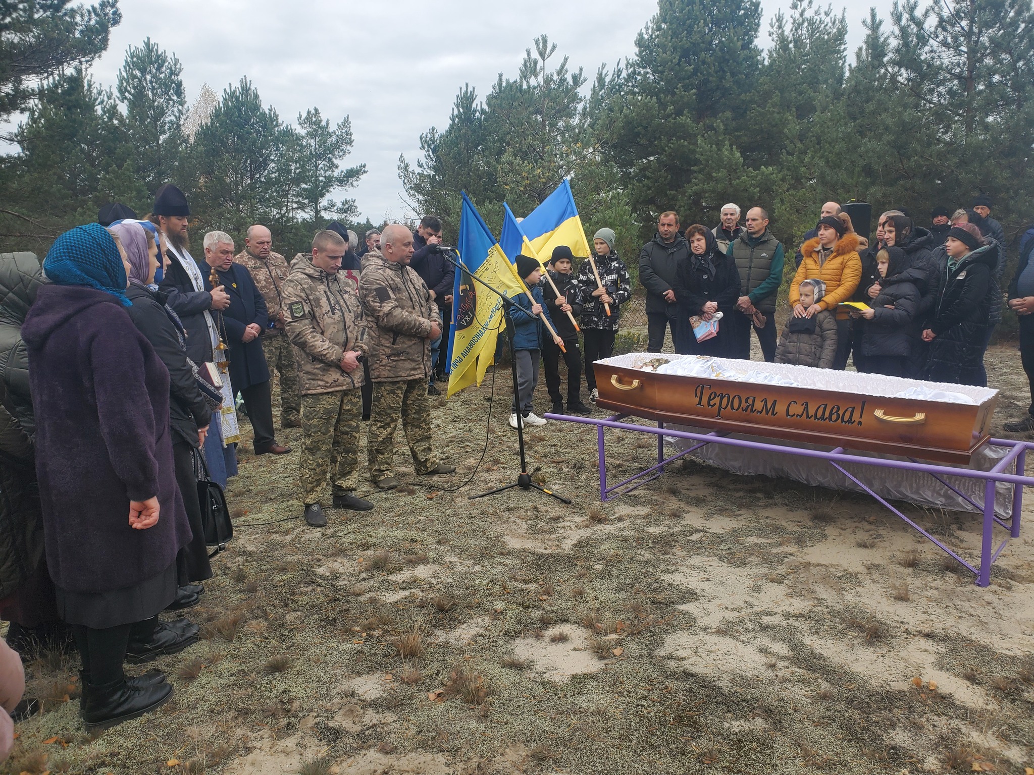 Без батька залишились дві доньки: на Волині попрощалися з Героєм Андрієм Хомичем