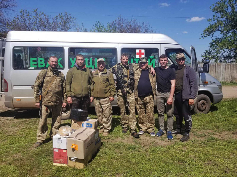 Волонтер, капелан, батько 13 дітей з Волині щотижня їздить на фронт до бійців