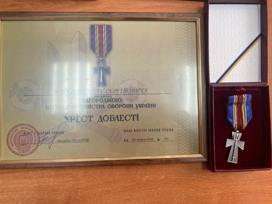 «Хрест Доблесті» та «Комбатантський хрест»: родинам двох воїнів із Волині передали посмертні нагороди