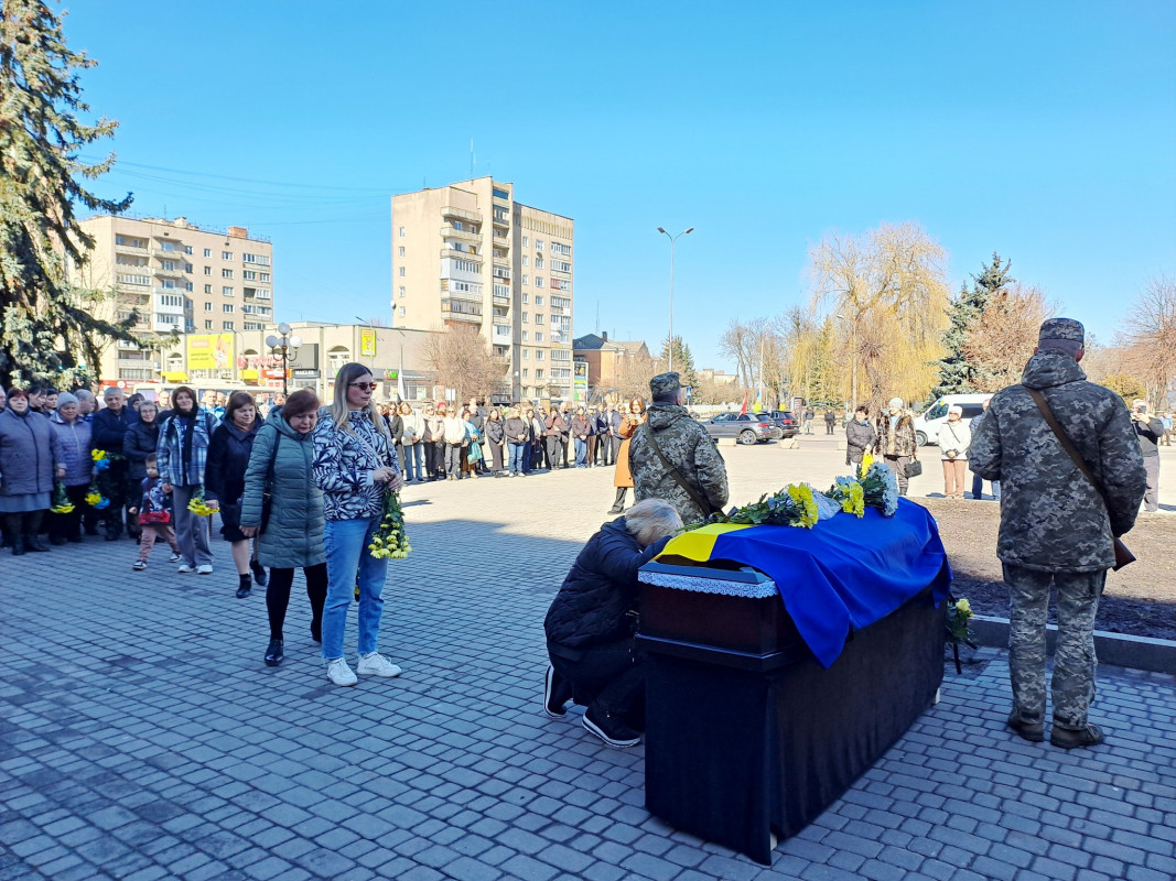 Пів року надій і сподівань: на Волині попрощалися з Героєм Анатолієм Нестеруком