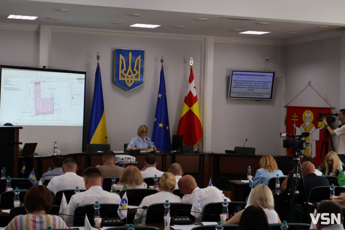 У Луцьку депутати вимагають підняти зарплати військовим та встановити чіткі терміни служби