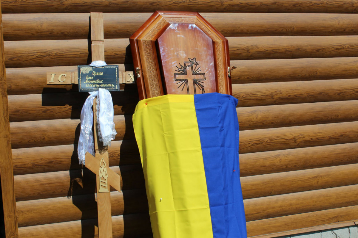 Незламний артилерист, нагороджений «Золотим хрестом»: на Волині попрощалися з Героєм Олегом Орлюком