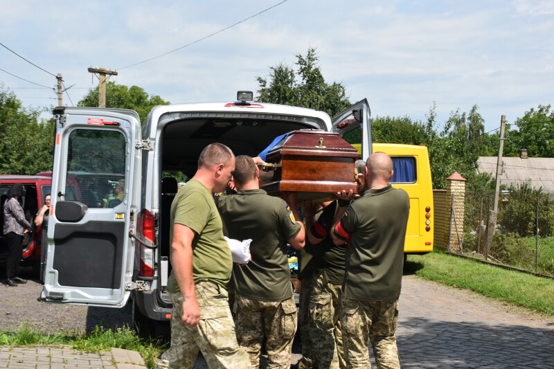 Навіки 50: у Луцькій громаді попрощались з Героєм Петром Назарчуком