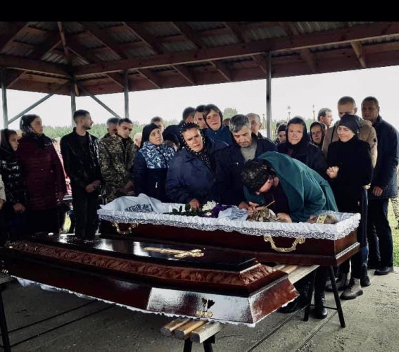 Мало виповнитися 29 років: у селі на Волині поховали Героя Володимира Редьковича