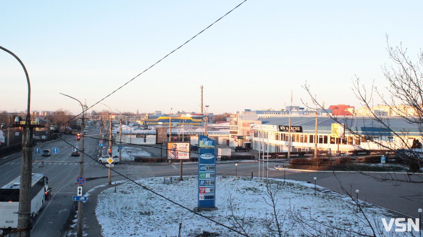 Засніжений Луцьк: як виглядають парки та двори міста взимку напередодні Нового 2026 року. Фоторепортаж