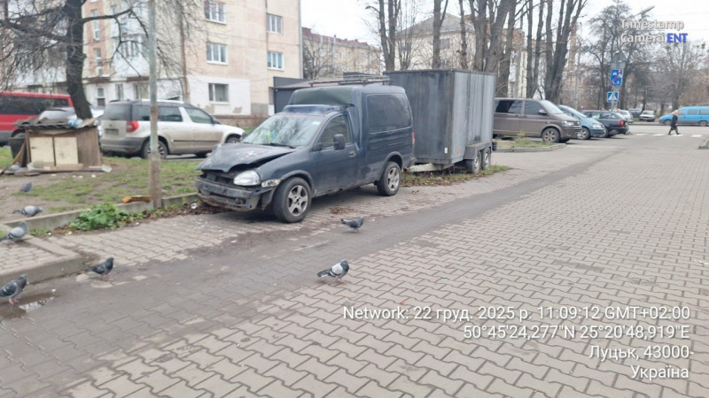 Покинуті авто у Луцьку: куди повідомляти та хто може їх забрати