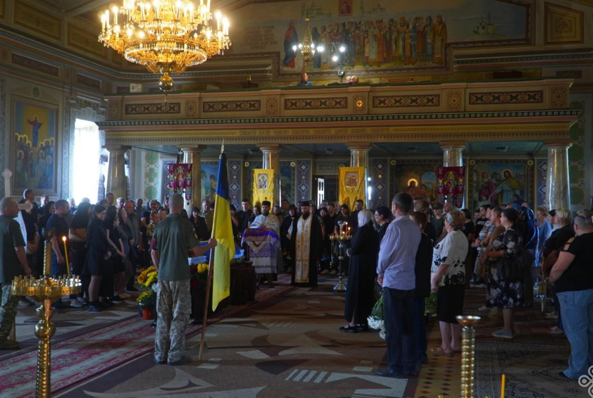 Повернувся з-за кордону, щоб захистити свою країну: на Волині в останню дорогу провели Героя Руслана Кулешу