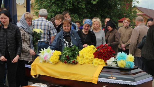 У Підгайцівській громаді провели в останню путь Руслана Литвинюка, який загинув на Донеччині