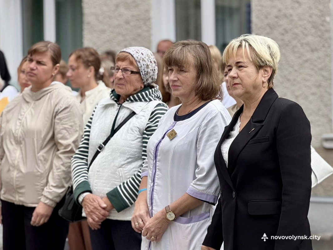 Війна забрала їхні життя: у місті на Волині відкрили меморіальні дошки загиблим медикам