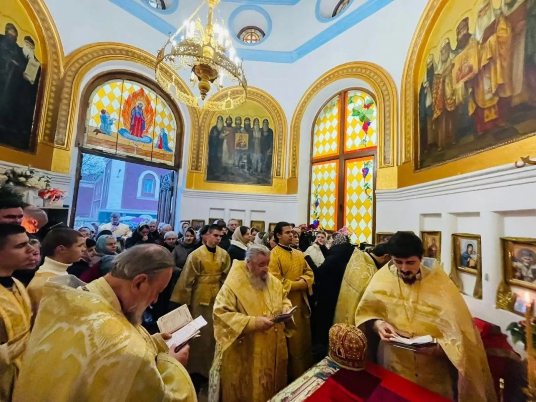 Винесли все: історична каплиця у Володимирі залишилася з голими стінами після виселення громади УПЦ (МП)