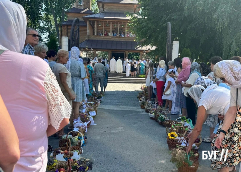 З кошиками до храму: як на Волині відзначають Яблучний Спас