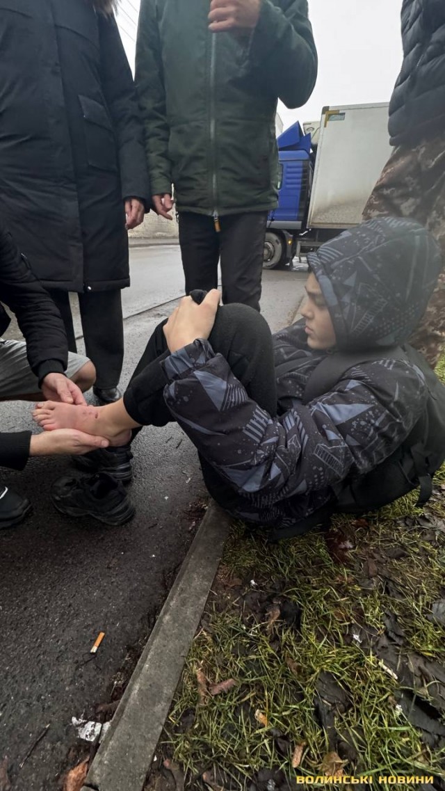 У Луцьку на пішохідному переході автомобіль наїхав на ногу дитині