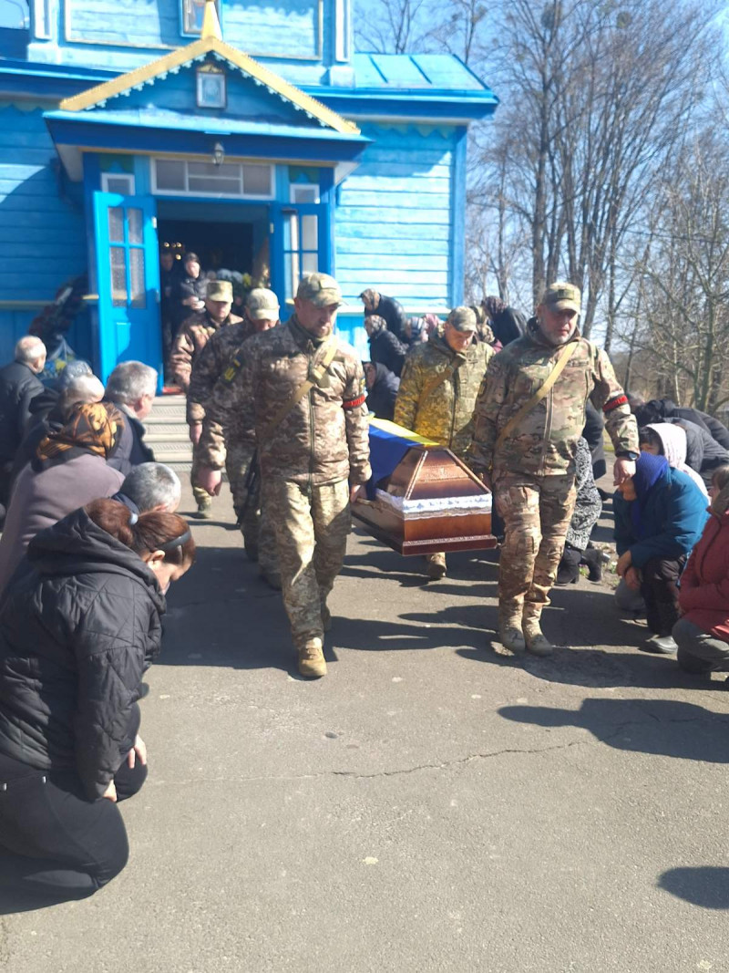 Поліг у бою на Сумщині: в останню дорогу провели Героя з Волині Олександра Бакальця
