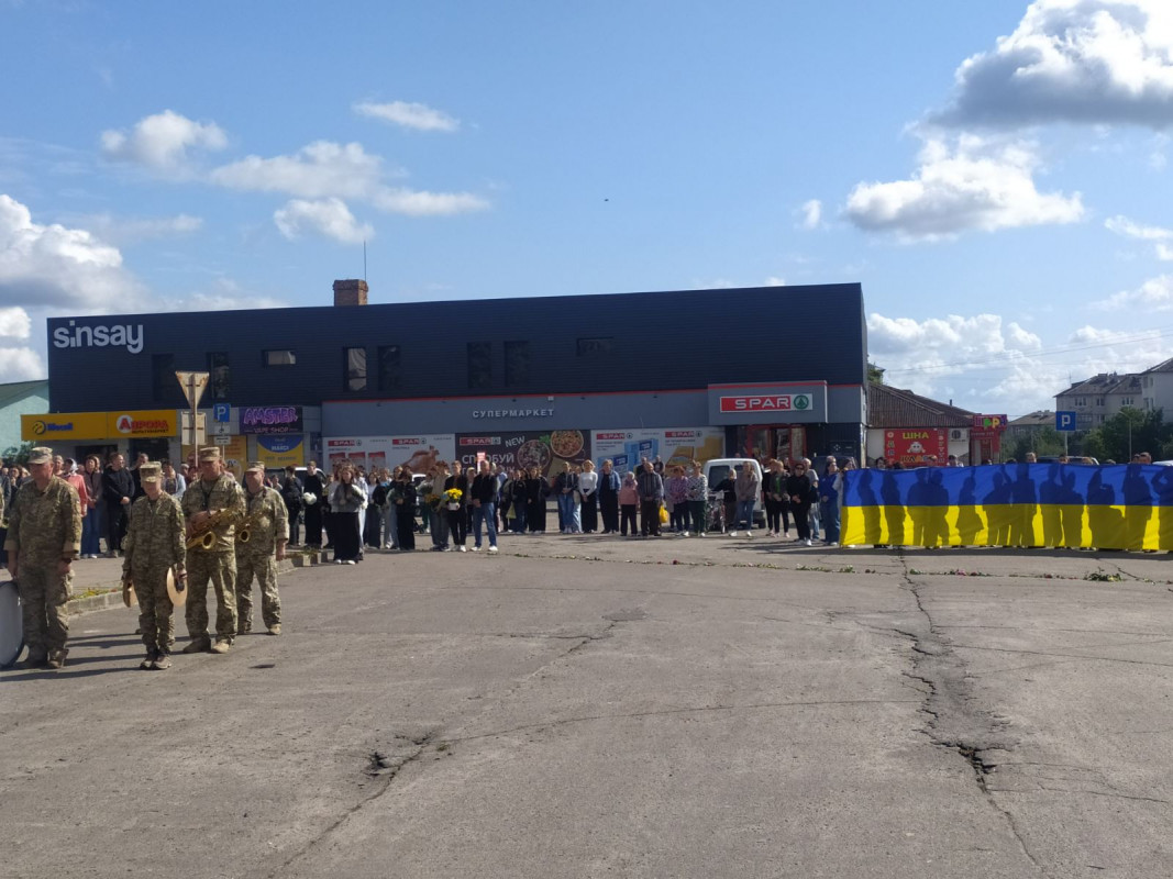 Загинув понад 9 місяців тому: на Волині попрощалися з Героєм Олегом Оліферчуком