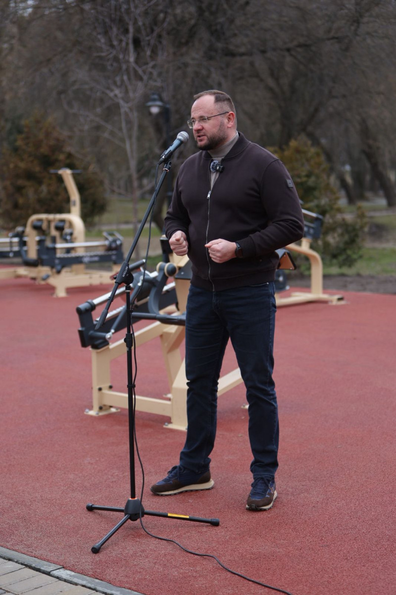 У луцькому парку запрацював тренажерний зал під відкритим небом