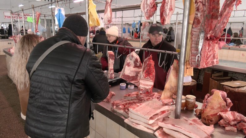 Як змінились ціни на продукти до новорічного столу на Волині?