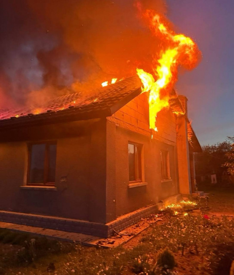 На Волині у сім’ї військового згорів будинок: родині потрібна допомога