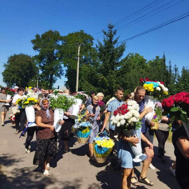 Мати чекала з перемогою, а зустріла в домовині: попрощалися із ексфутболістом волинського клубу Романом Шавлюком