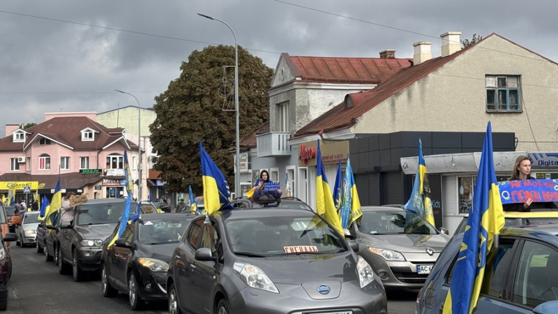 «Вони чекають на свободу»: на Волині влаштували автопробіг і мирну акцію на підтримку полонених
